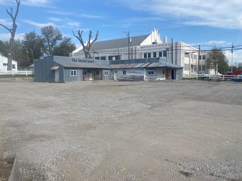 100 Oregon St, Hiawatha, KS à vendre - Photo principale – Image 1 sur 14