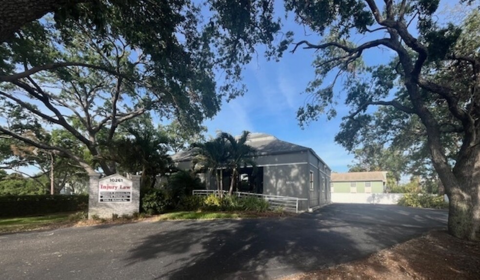 10261 4th St N, Saint Petersburg, FL à vendre - Photo de l’immeuble – Image 2 sur 9