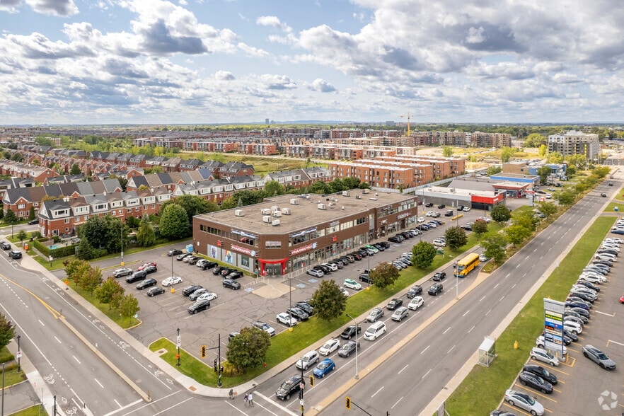 2000-2060 Boul Marcel-Laurin, Saint-Laurent, QC à louer - Aérien – Image 2 sur 3