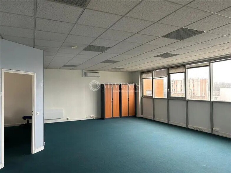 Bureau dans Saint-Avertin à louer - Photo de l’immeuble – Image 1 sur 6