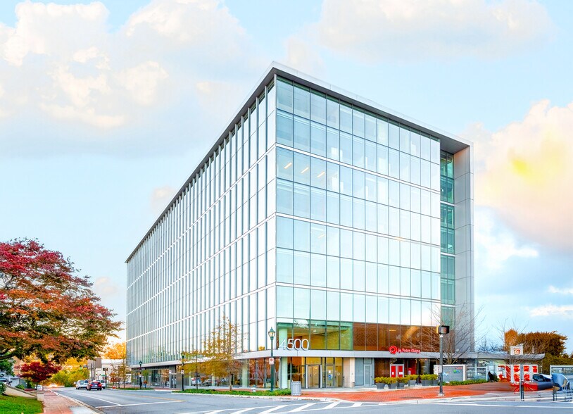 4500 East West Hwy, Bethesda, MD à louer - Photo de l’immeuble – Image 3 sur 15