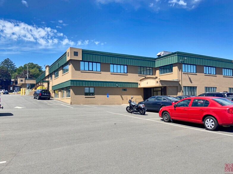 912 Silas Deane Hwy, Wethersfield, CT à louer - Photo de l’immeuble – Image 3 sur 4