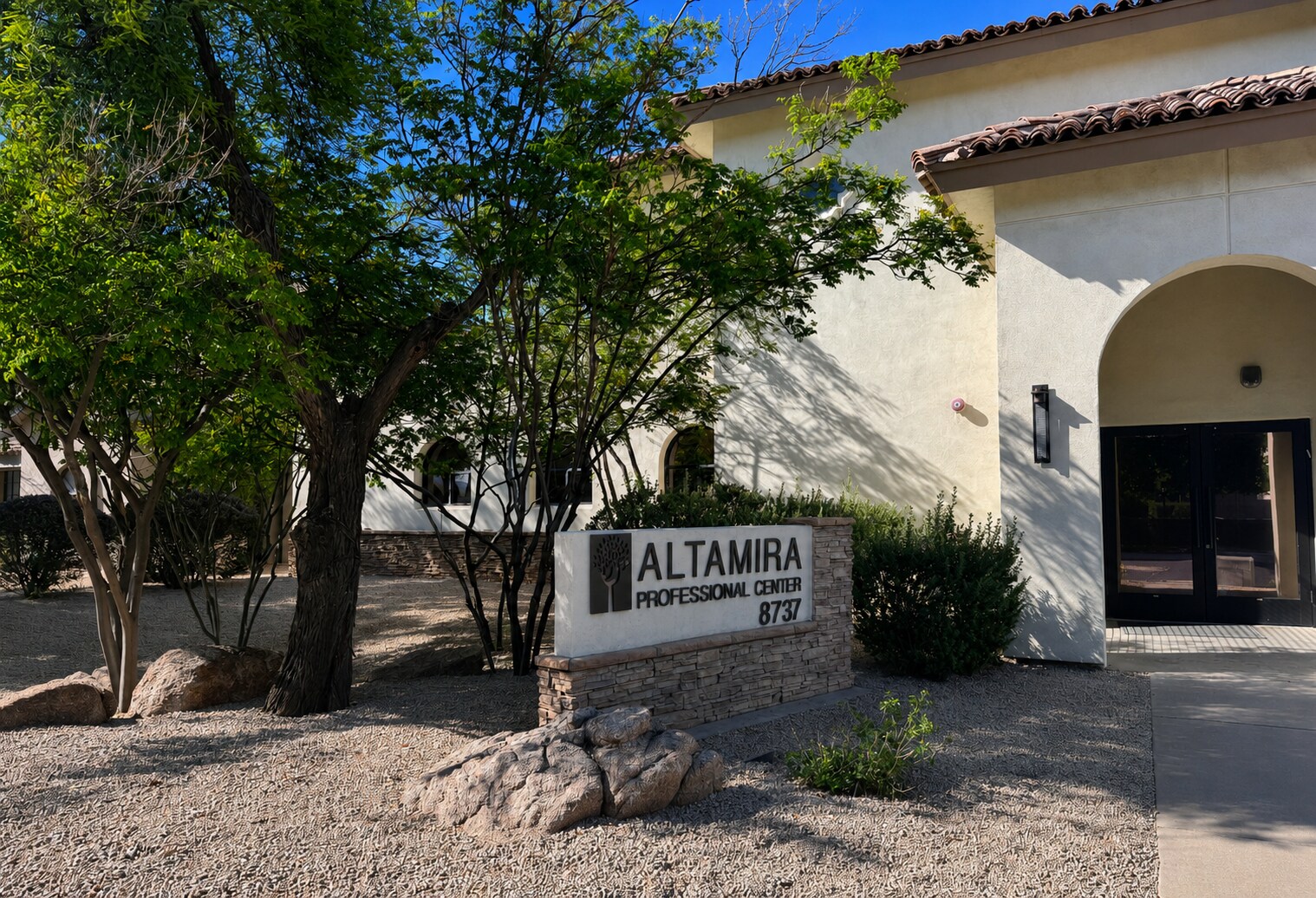 8737 E Via de Commercio, Scottsdale, AZ à louer Photo de l’immeuble– Image 1 sur 7