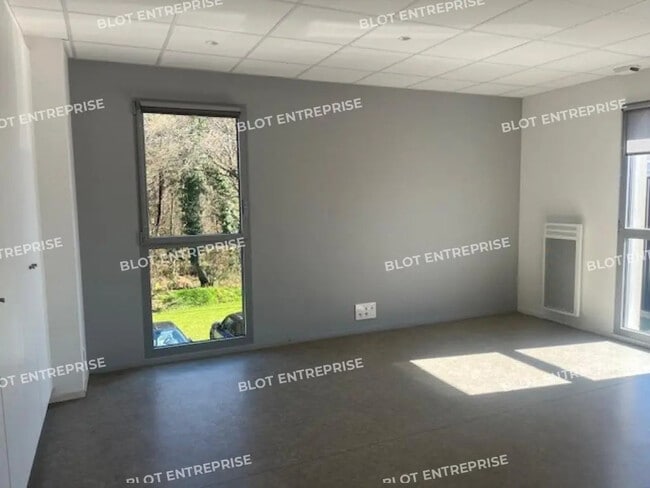 Plus de détails pour Bureau à vendre