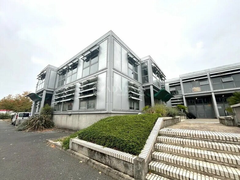 Bureau dans Sucy-en-Brie à louer - Photo de l’immeuble – Image 1 sur 8