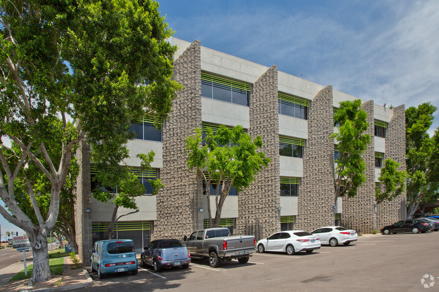 1616 E Indian School Rd, Phoenix, AZ à louer - Photo de l’immeuble – Image 3 sur 11