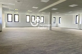 Plus de détails pour 33 Avenue Du Docteur Georges Lévy, Vénissieux - Bureau à louer