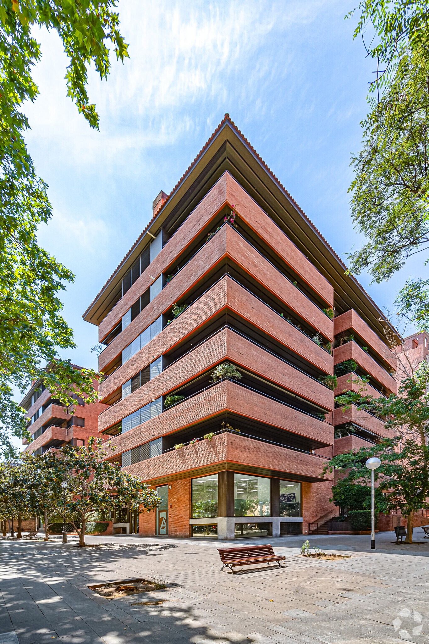 Immeuble residentiel dans Barcelone, Barcelona à vendre Photo principale– Image 1 sur 3