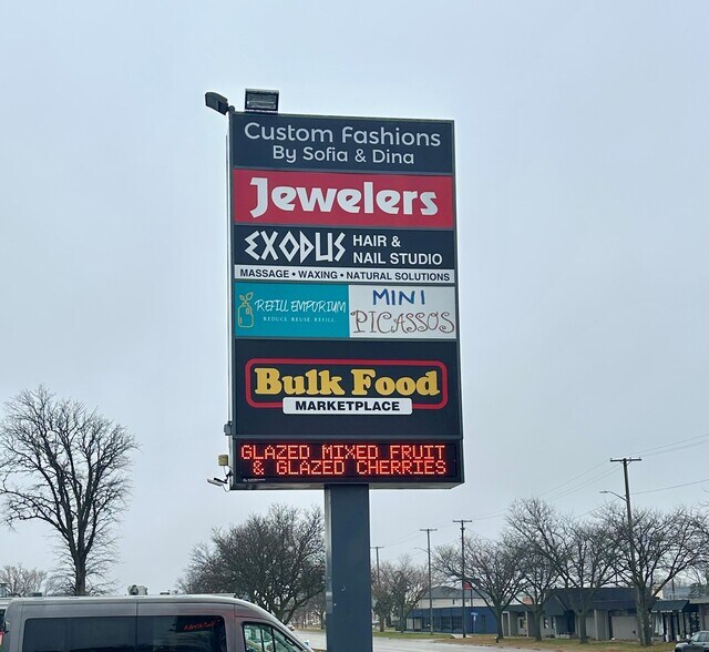 21520 Harper Ave, Saint Clair Shores, MI à louer - Photo de l’immeuble – Image 2 sur 3