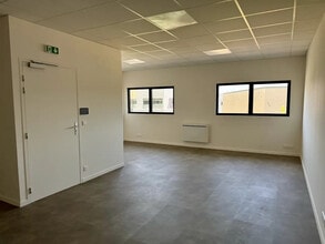 5 Rue Clément Ader, Saint-Pierre-du-Perray à louer Photo intérieure– Image 2 sur 12