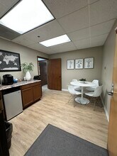 608 S Washington St, Naperville, IL à louer Photo intérieure– Image 2 sur 4