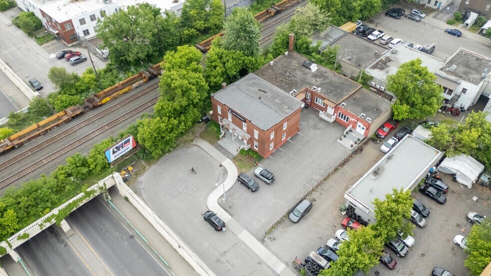 7070 Chem. de la Côte-des-Neiges, Montréal, QC à vendre - Aérien – Image 2 sur 3