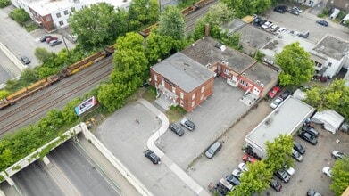 7070 Chem. de la Côte-des-Neiges, Montréal, QC - VUE AÉRIENNE vue de carte - Image1
