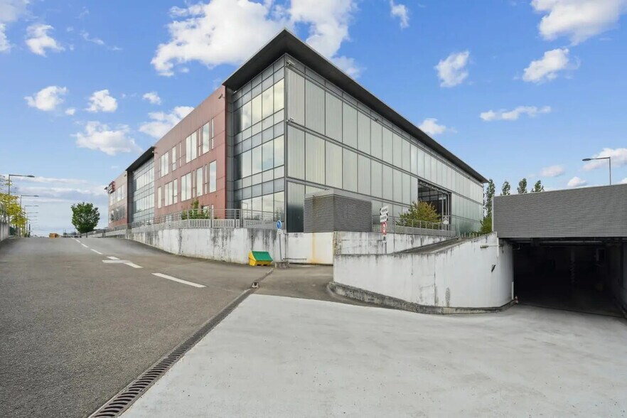 Local d’activités dans Vélizy-Villacoublay à louer - Photo de l’immeuble – Image 3 sur 18