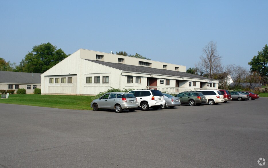 7521-7523 Morgan Rd, Bayberry, NY à louer - Photo de l’immeuble – Image 2 sur 6
