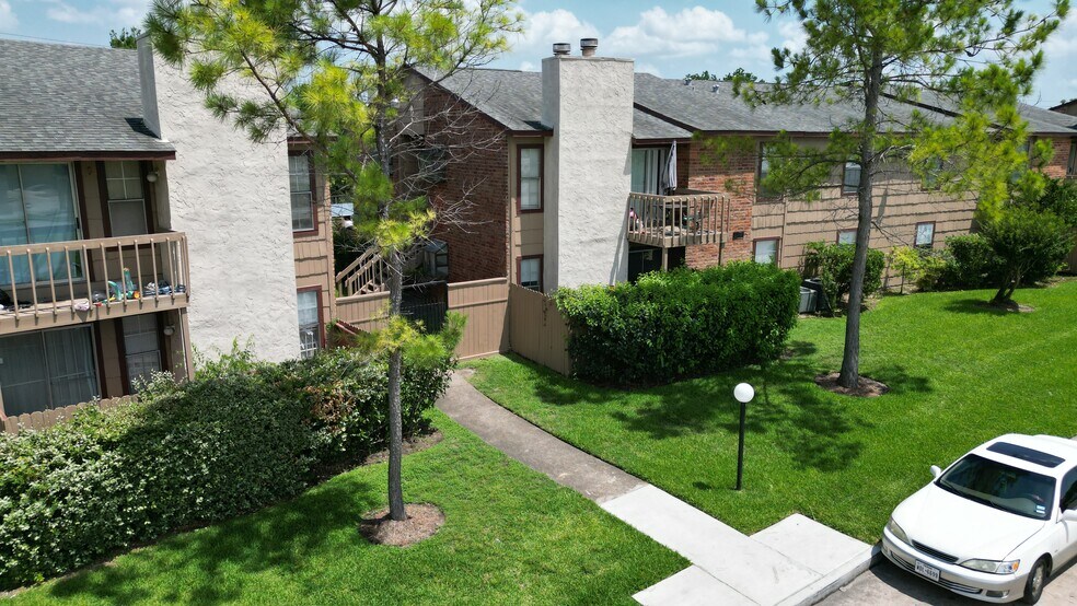 9101 Country Creek Dr, Houston, TX à vendre - Photo de l’immeuble – Image 2 sur 10