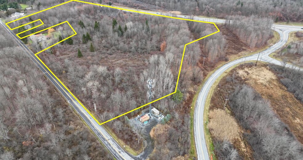 Woods Highway, New Hartford, NY à vendre - Photo principale – Image 1 sur 1