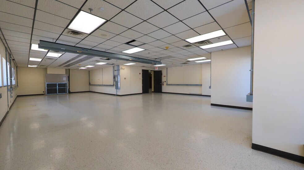 2450 Marion Rd SE, Rochester, MN à vendre - Photo de l’immeuble – Image 3 sur 46