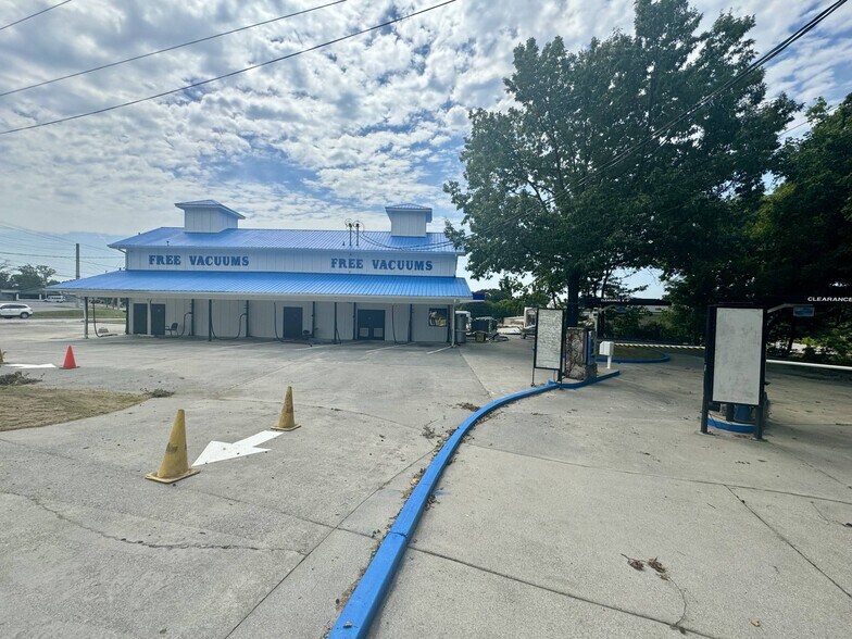 601 S Wall St, Calhoun, GA à vendre - Photo de l’immeuble – Image 2 sur 4