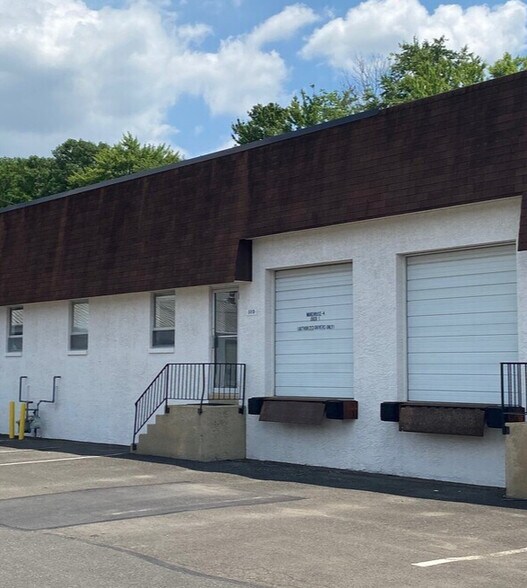 2727 Philmont Ave, Huntingdon Valley, PA à louer - Photo de l’immeuble – Image 3 sur 9