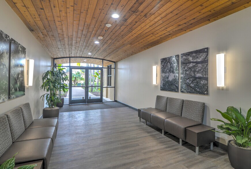 15721-15725 Pomerado Rd, Poway, CA à louer - Photo intérieure – Image 2 sur 9