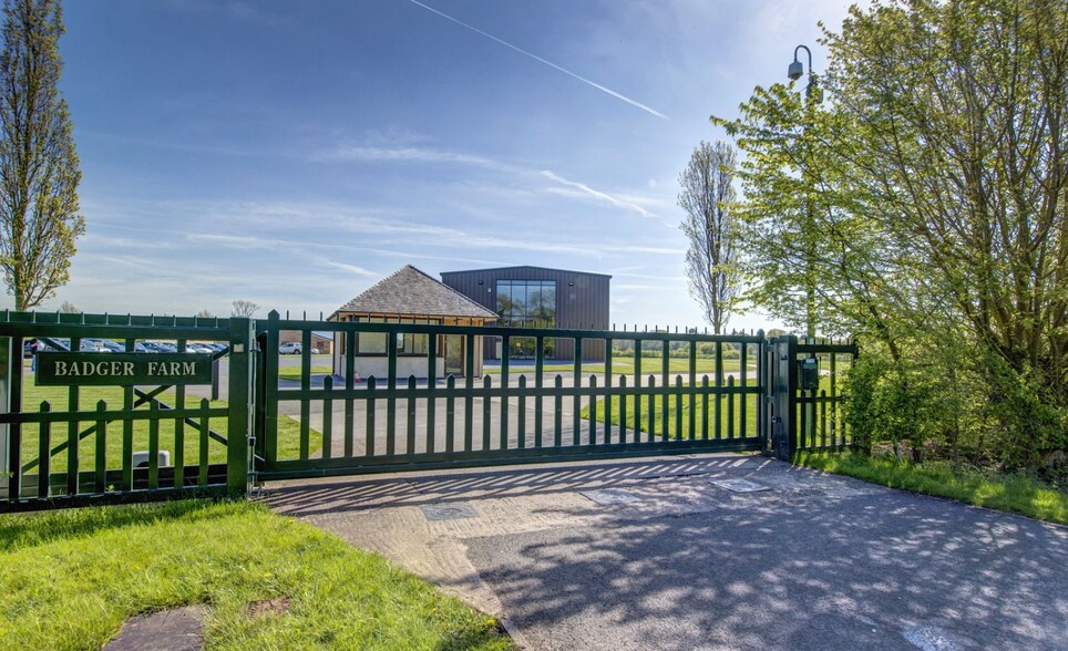 Willowpit Ln, Hilton à louer - Photo de l’immeuble – Image 2 sur 20