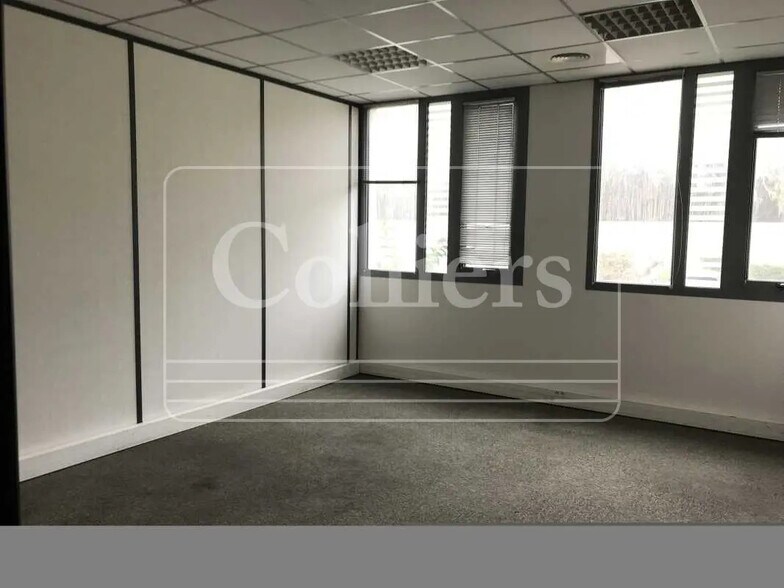 Bureau dans Marseille à louer - Photo de l’immeuble – Image 2 sur 12
