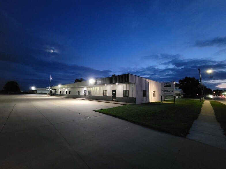 1621 E Washington St, Washington, IA à louer - Photo de l’immeuble – Image 2 sur 4
