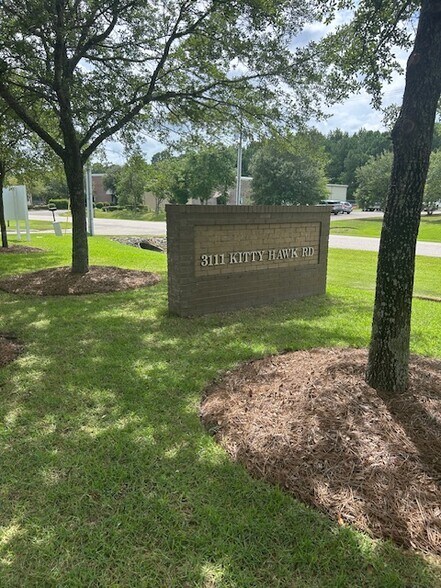 3111 Kitty Hawk Rd, Wilmington, NC à louer - Photo de l’immeuble – Image 2 sur 13