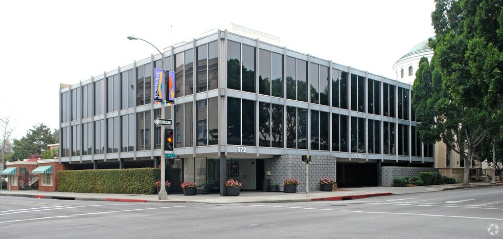 572 E Green St, Pasadena, CA à louer - Photo de l’immeuble – Image 3 sur 12