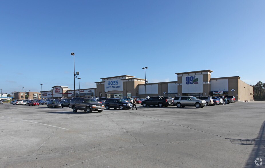 10600-10702 Eastex Fwy, Houston, TX à louer - Photo de l’immeuble – Image 2 sur 7