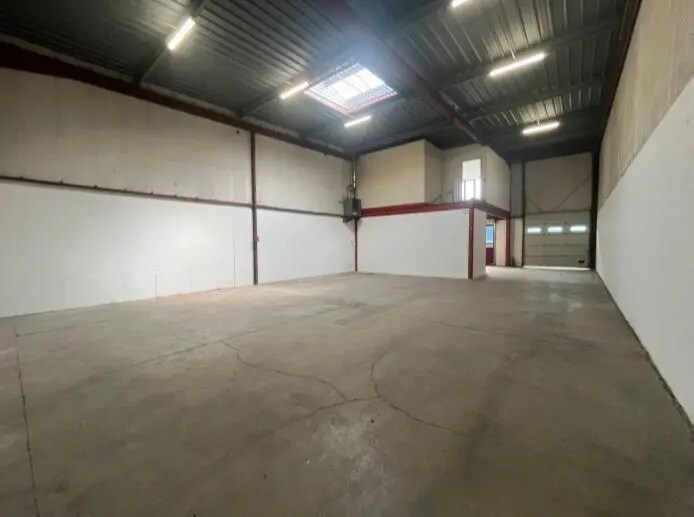 Local d’activités dans Champigny-sur-Marne à louer - Photo de l’immeuble – Image 3 sur 7