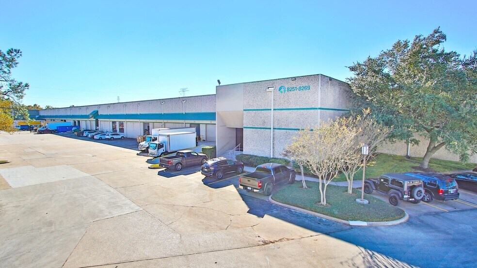 8251-8269 Kempwood Dr, Houston, TX à louer - Photo de l’immeuble – Image 1 sur 6