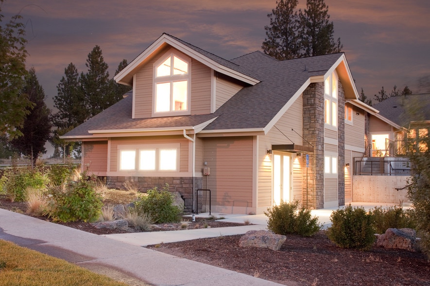 2789 NW Clearwater Dr, Bend, OR à vendre - Photo principale – Image 1 sur 6