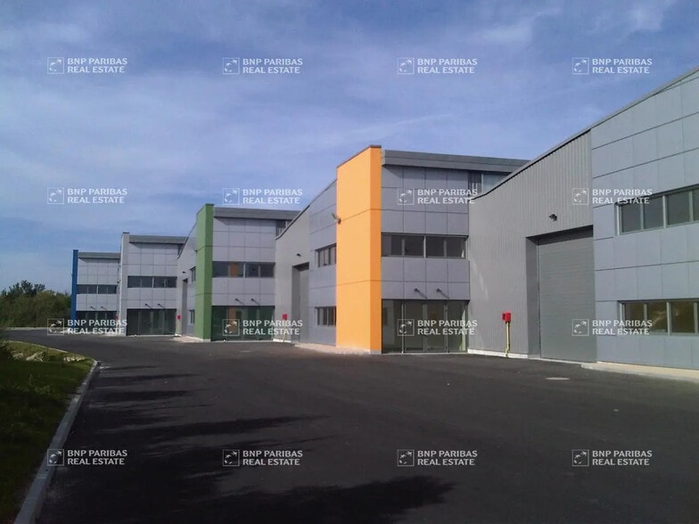 Local d’activités dans Ingré à louer - Photo de l’immeuble – Image 2 sur 9