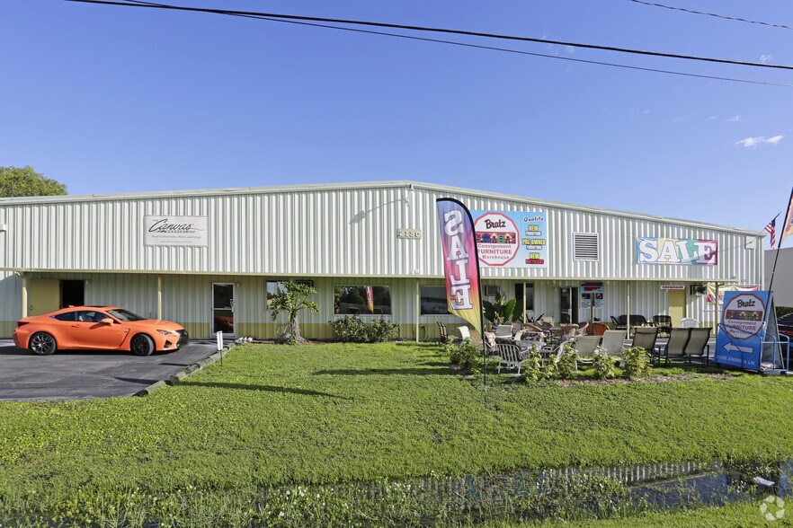 2130 Andrea Ln, Fort Myers, FL à louer - Photo de l’immeuble – Image 3 sur 12
