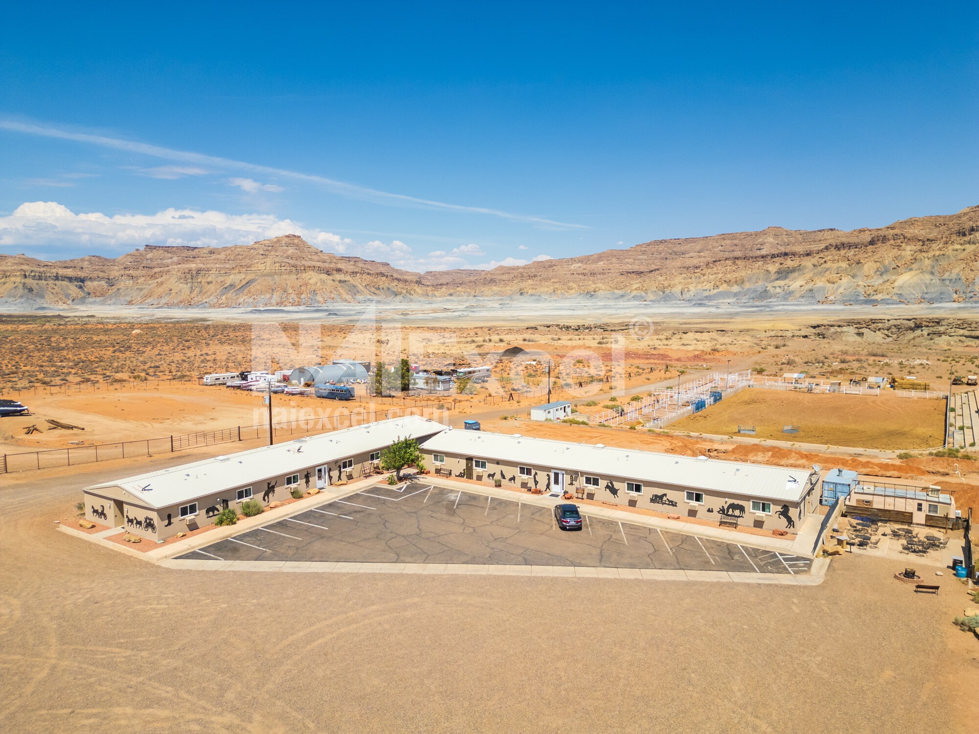 605 S Independence Dr, Big Water, UT à vendre Photo de l’immeuble– Image 1 sur 5