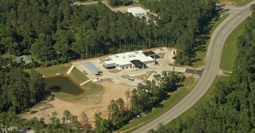 1246 N FM 3083 W, Conroe, TX à louer - Photo de l’immeuble – Image 3 sur 23