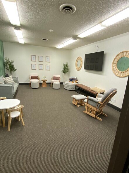 213 W 7th St, Hanford, CA à louer - Photo de l’immeuble – Image 2 sur 3