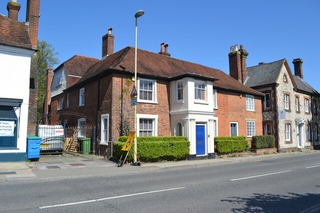 104 High St, Alton à louer Photo de l’immeuble– Image 1 sur 12