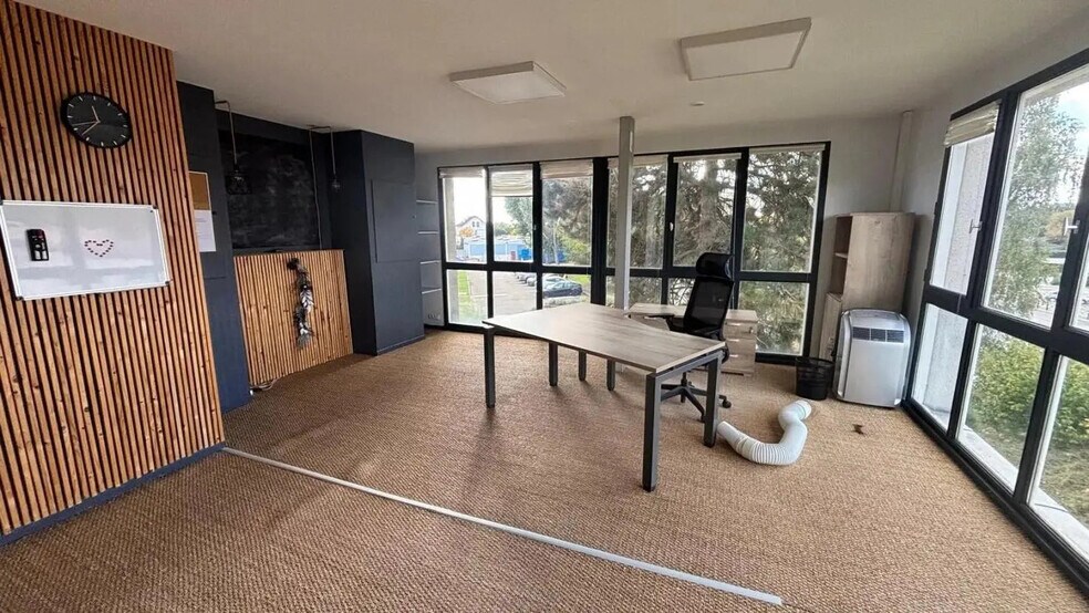 Bureau dans Feucherolles à louer - Photo intérieure – Image 2 sur 4