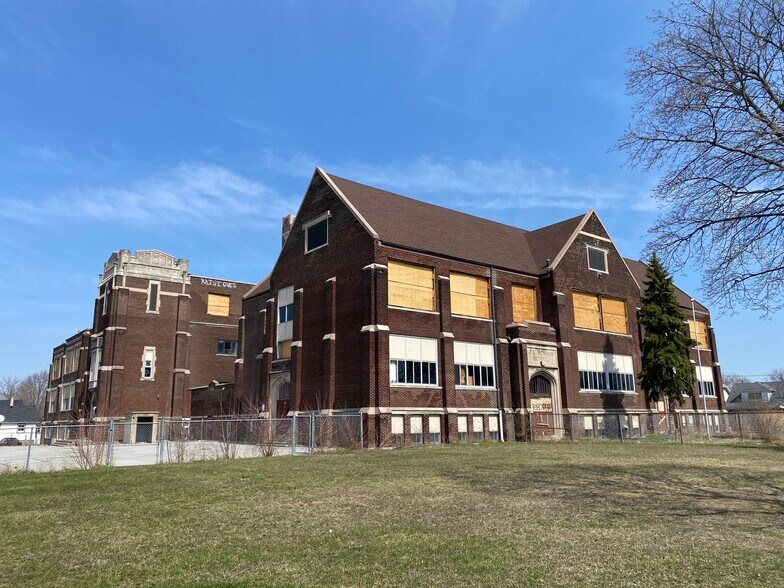 1556 Wyandotte St E, Windsor, ON à vendre - Photo de l’immeuble – Image 2 sur 3