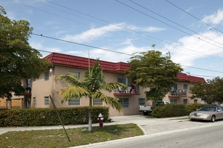 Plus de détails pour 2712 W 10th Ave, Hialeah, FL - Local commercial à louer