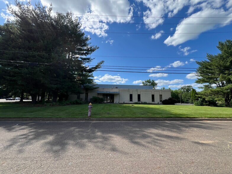 3160 Tremont Ave, Trevose, PA à vendre - Photo de l’immeuble – Image 2 sur 9