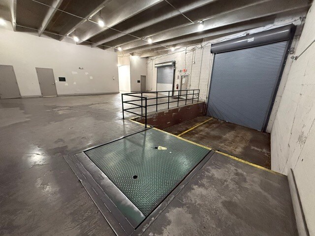 1600-1622 NE 205th Ter, Miami, FL à louer - Photo de l’immeuble – Image 3 sur 18