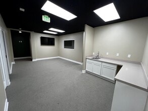 1516 Brookhollow Dr, Santa Ana, CA à louer Photo intérieure– Image 2 sur 8