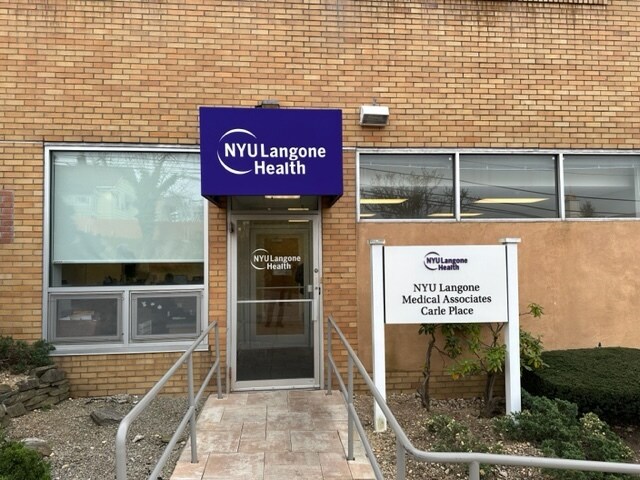 200 Stonehinge Ln, Carle Place, NY à louer - Photo de l’immeuble – Image 3 sur 6