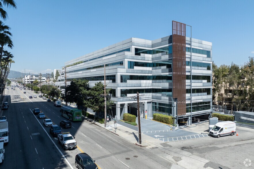 1640 S Sepulveda Blvd, Los Angeles, CA à louer - Photo de l’immeuble – Image 2 sur 25