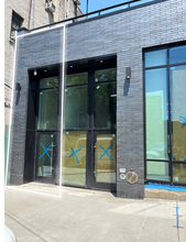 49-18 Vernon Blvd, Long Island City, NY à louer Photo de l’immeuble– Image 2 sur 5