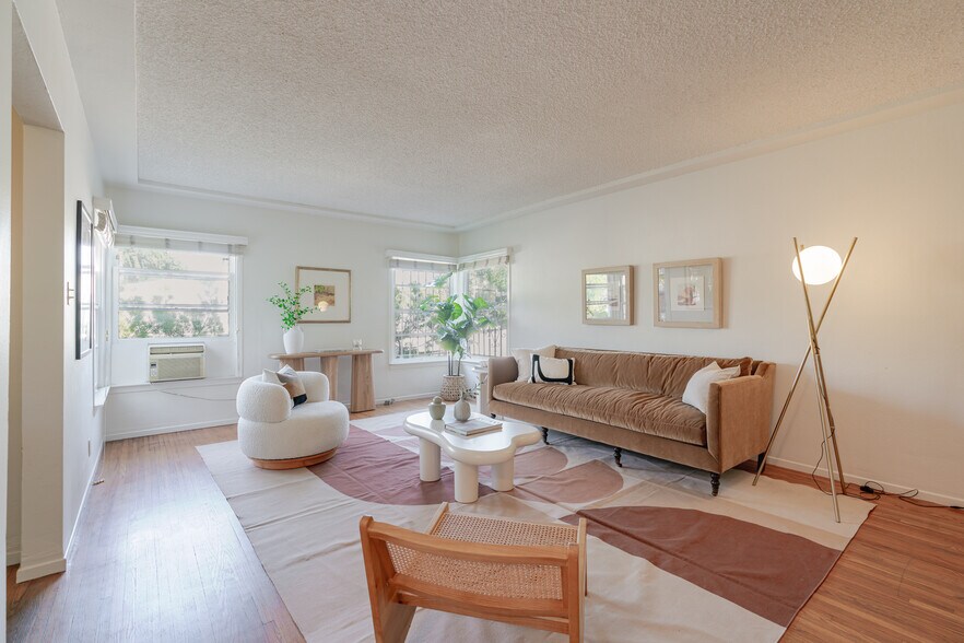 3349 Wood Ter, Los Angeles, CA à vendre - Photo de l’immeuble – Image 3 sur 12